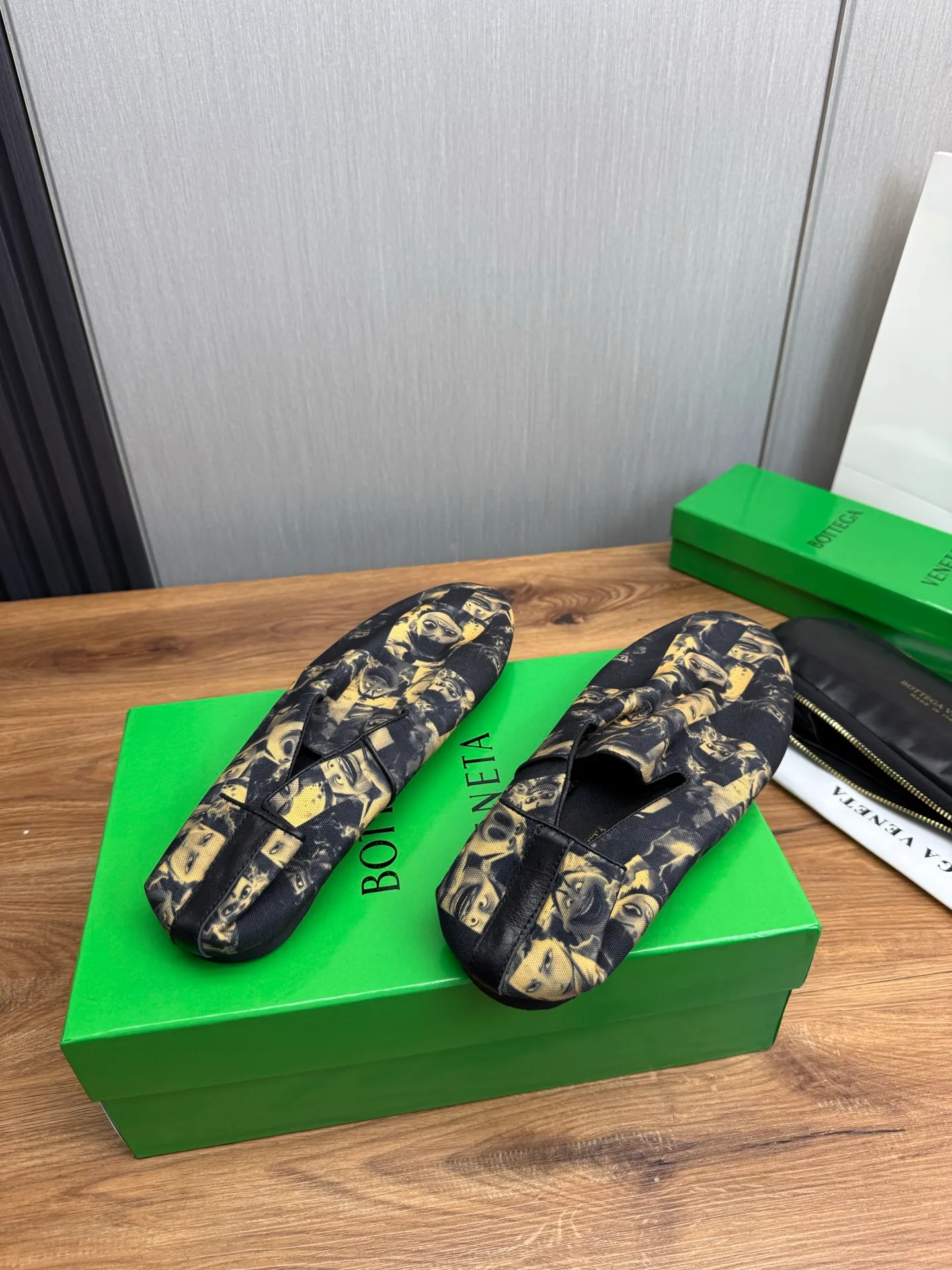 Men's shoes 💰460💰 BV - popular wallet shoes 👟 Casual, fashionable and comfortable 🔗 Good partner for travel ✅ Imported Nezha series printed fabric + imported cowhide. Original rubber outsole, available all year round 👏 Size: 38-45 (38.45 custom-made, non-refundable)